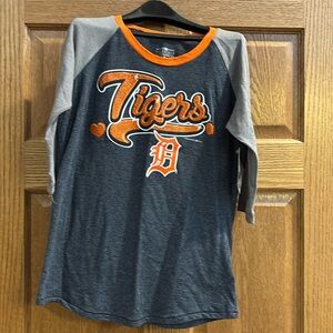NWT girls genuine major league merchandise. Tigers 3/4 sleeve T-shirt.